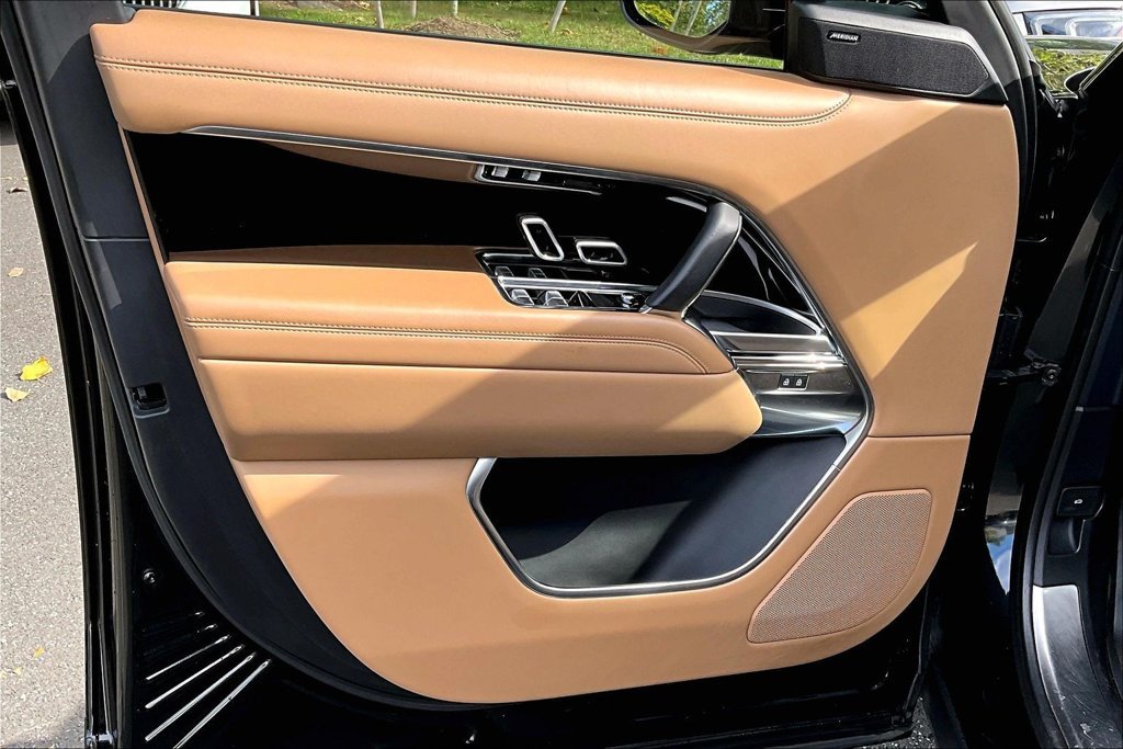 Used 2023 Black Land Rover SE image 18