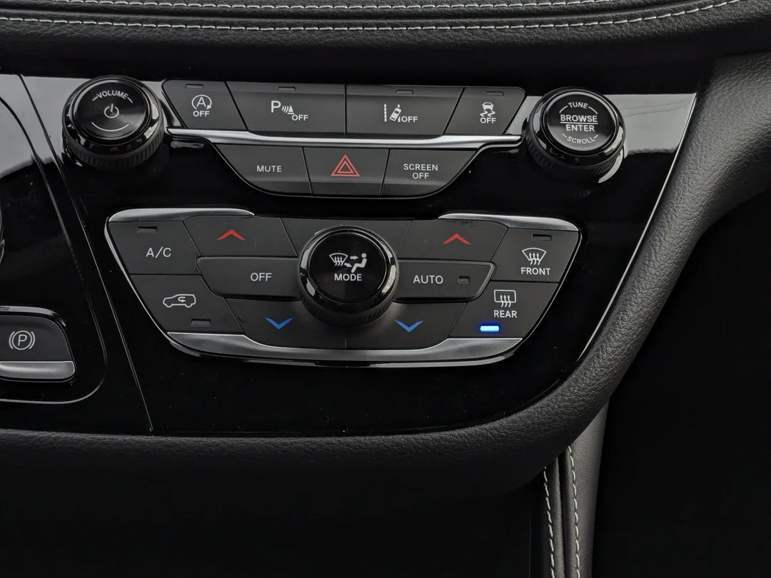 New 2026 Black Chrysler Limited - - AWD - 360 Camera - Vented Seats - AWD System - Remote Start & More! image 24