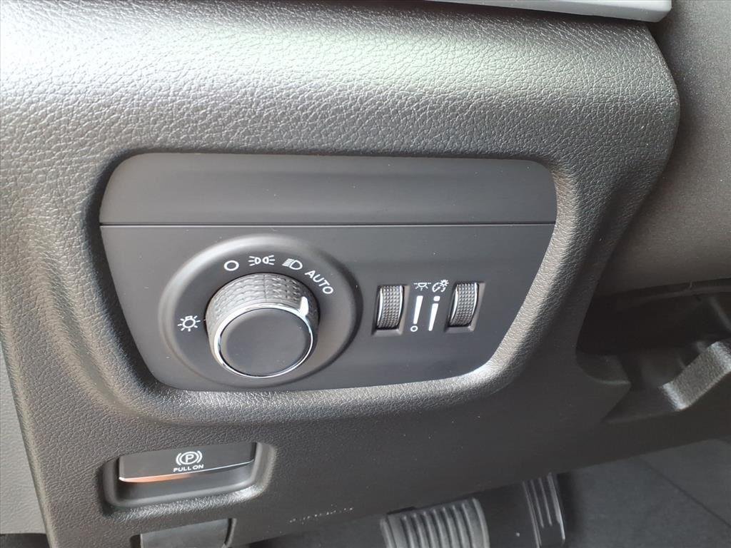 Used 2025 Diamond Black Crystal Pearlcoat Jeep Laredo image 6