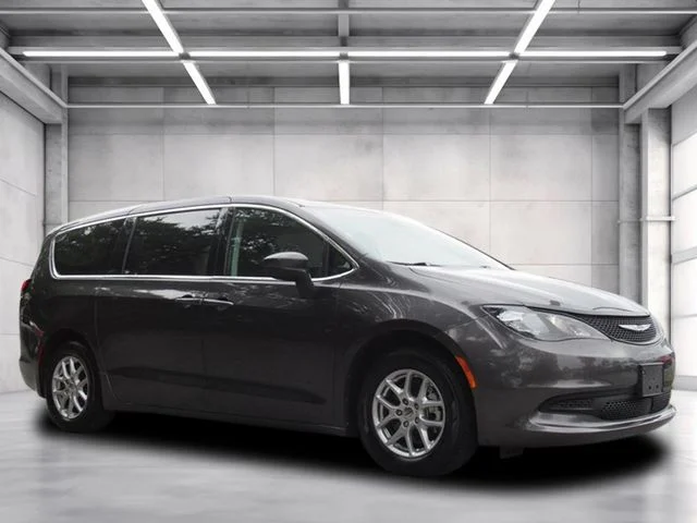 2023 Chrysler Voyager LX's photo
