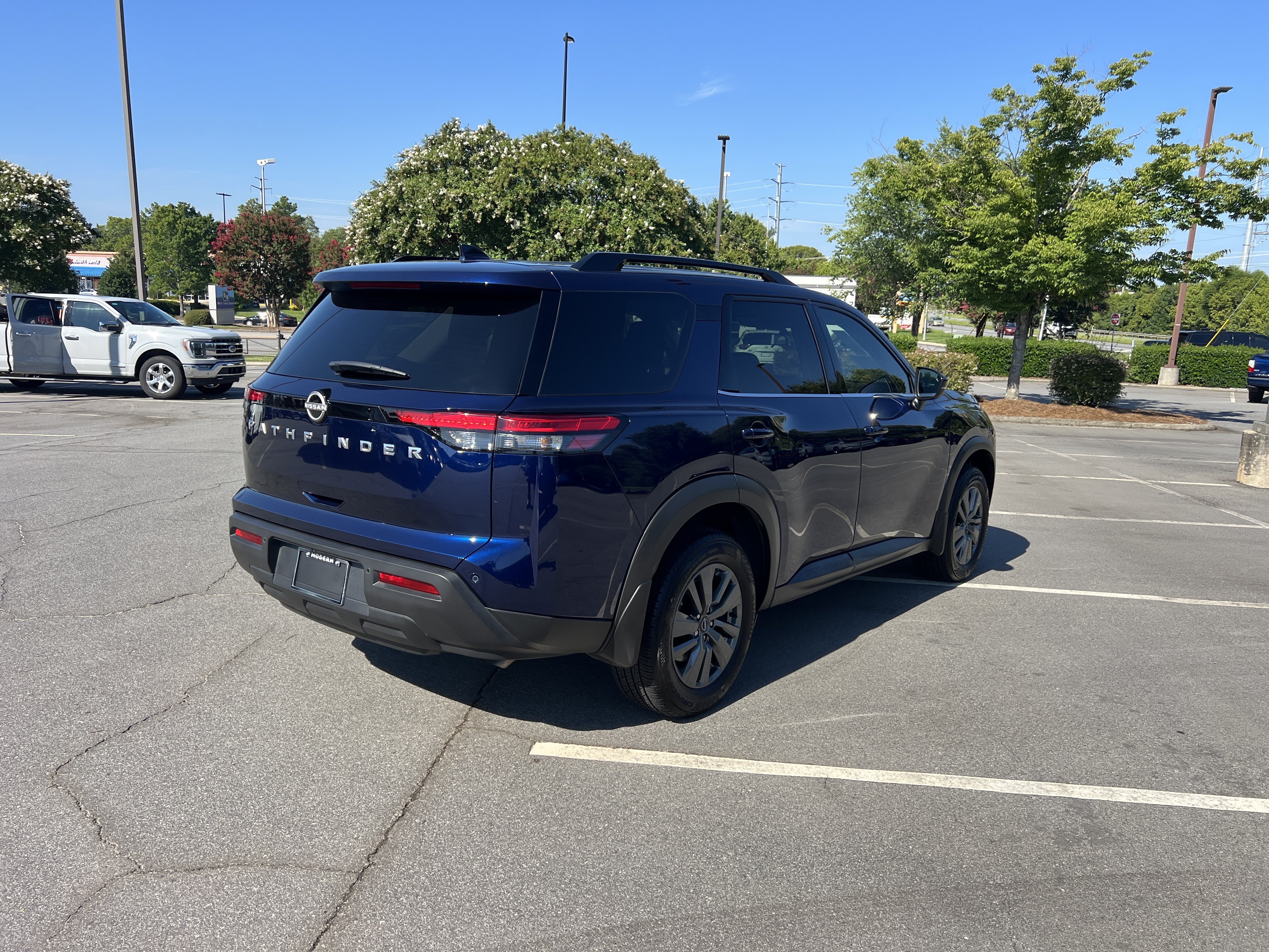 Used 2025 Deep Ocean Blue Pearl Nissan SV image 5