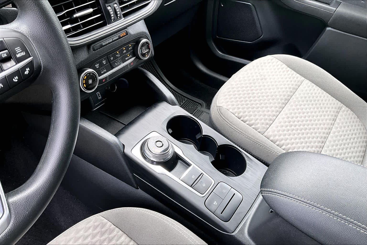 Used 2020 Magnetic Ford SE image 17