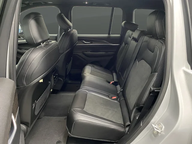 New 2026 Silver Zynith Exterior Paint Jeep Altitude image 32