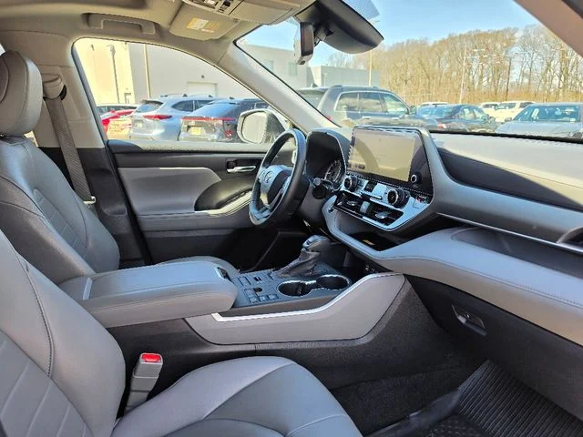Used 2023 Beige Toyota XLE image 11