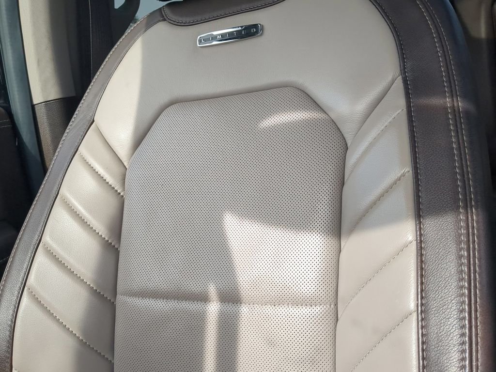 Used 2019  Ford Limited image 27