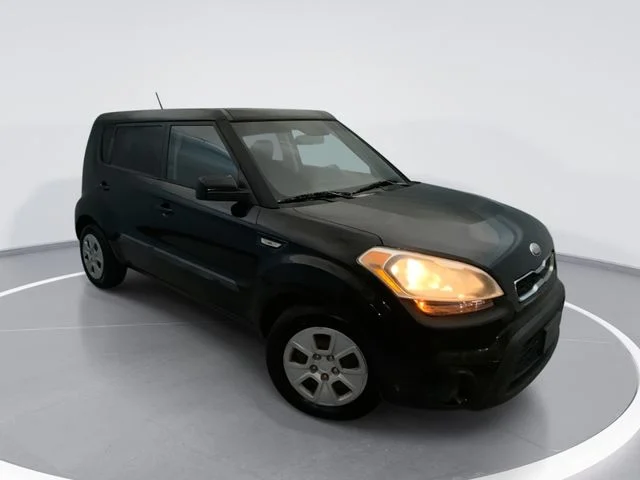 Used 2013 Gray Kia Base image 1