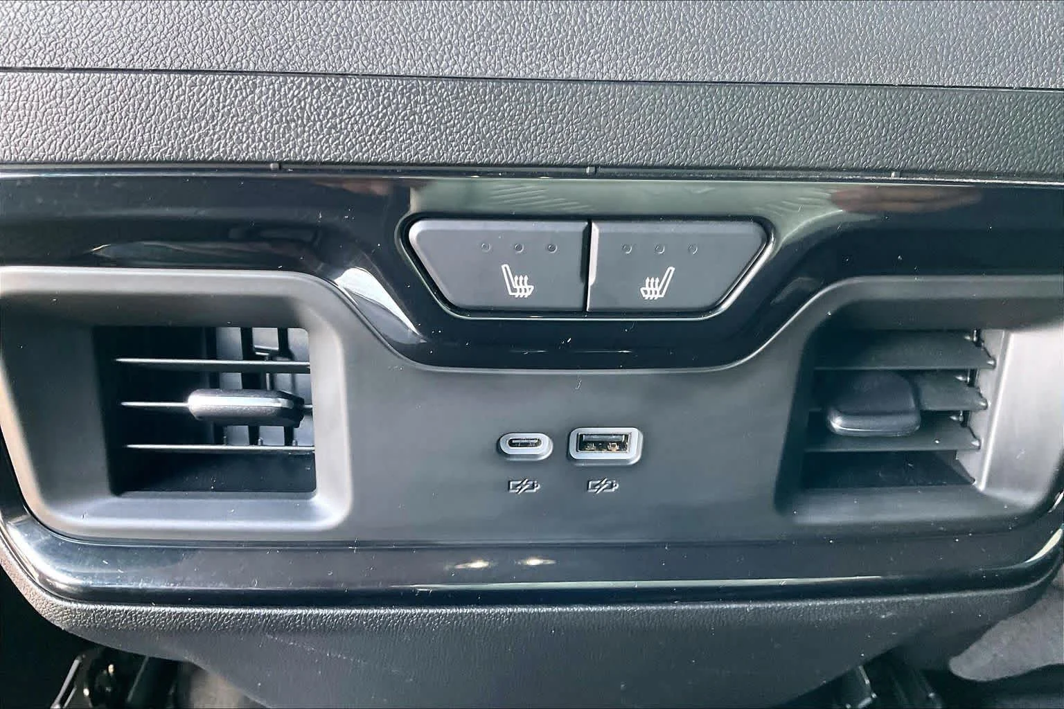 Used 2026 Titanium Rush Metallic GMC AT4 image 31