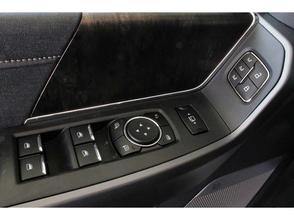 New 2026 Star White Metallic Tri-Coat Ford LARIAT image 3