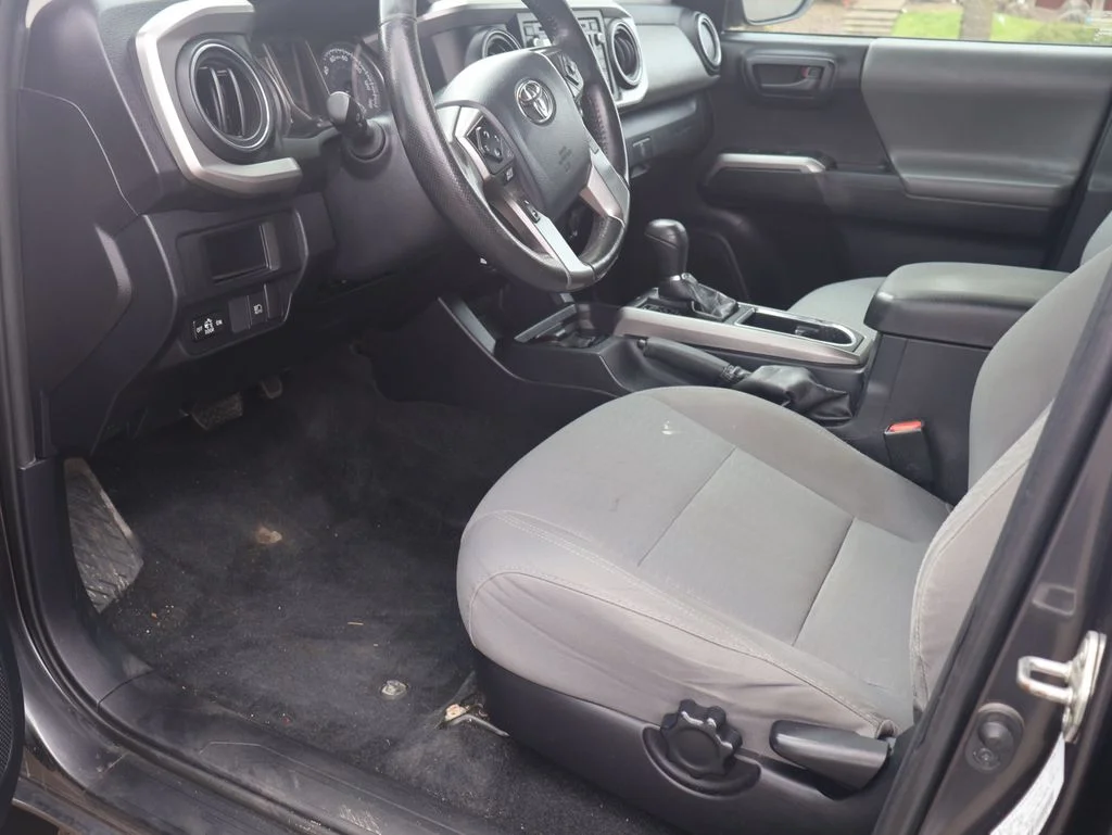 Used 2019 Gray Toyota SR5 image 4