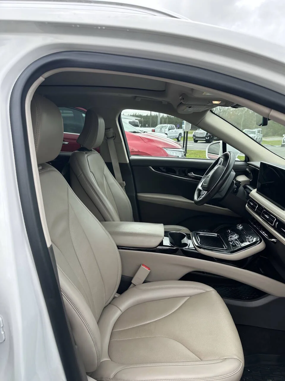 Used 2022 White Lincoln Reserve AWD 4dr SUV image 11
