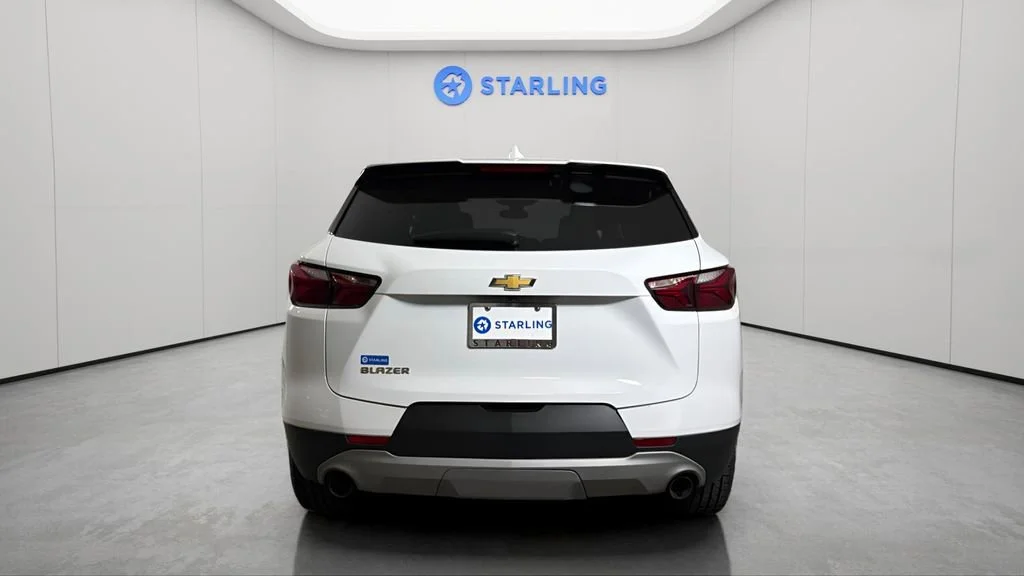 Used 2022 Summit White Chevrolet 2LT image 7