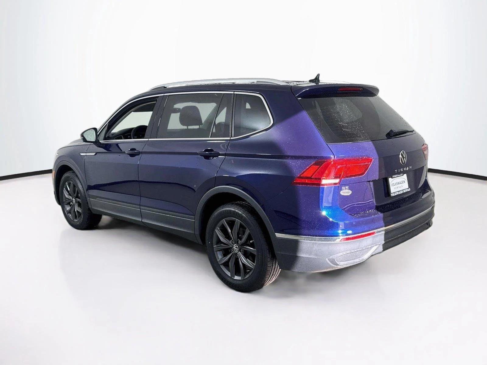 Used 2023 Atlantic Blue Metallic VOLKSWAGEN SE image 7