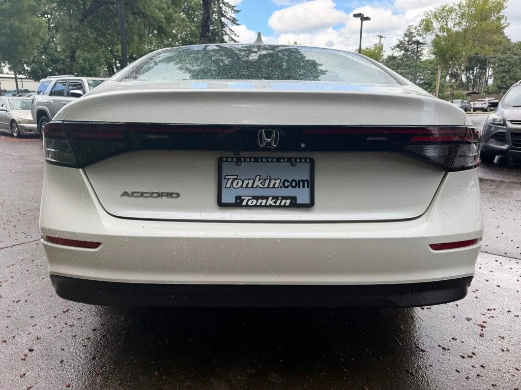 Used 2023 Platinum White Honda EX image 5