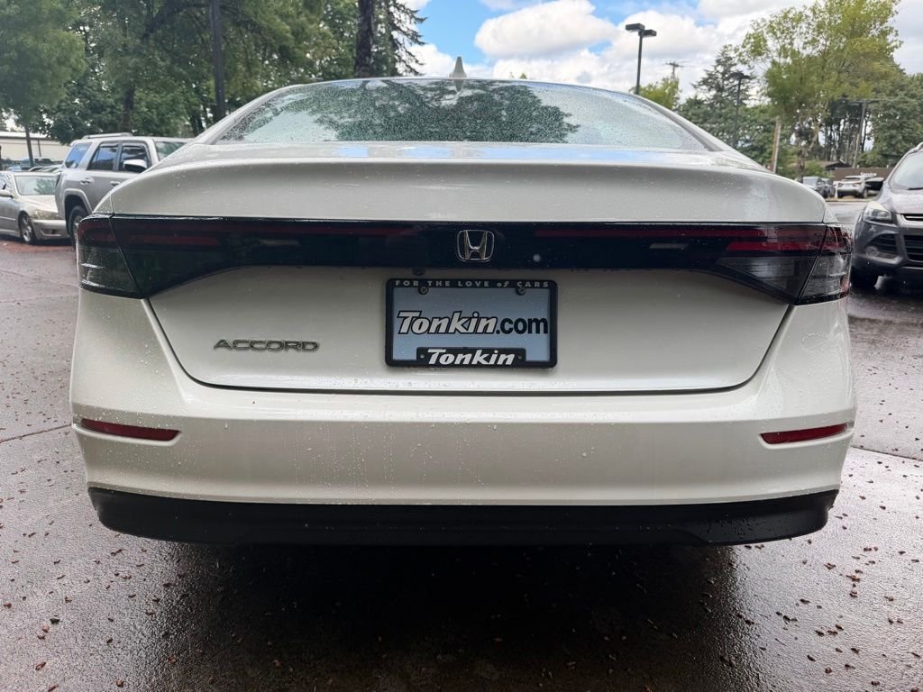 Used 2023 Platinum White Honda EX image 5