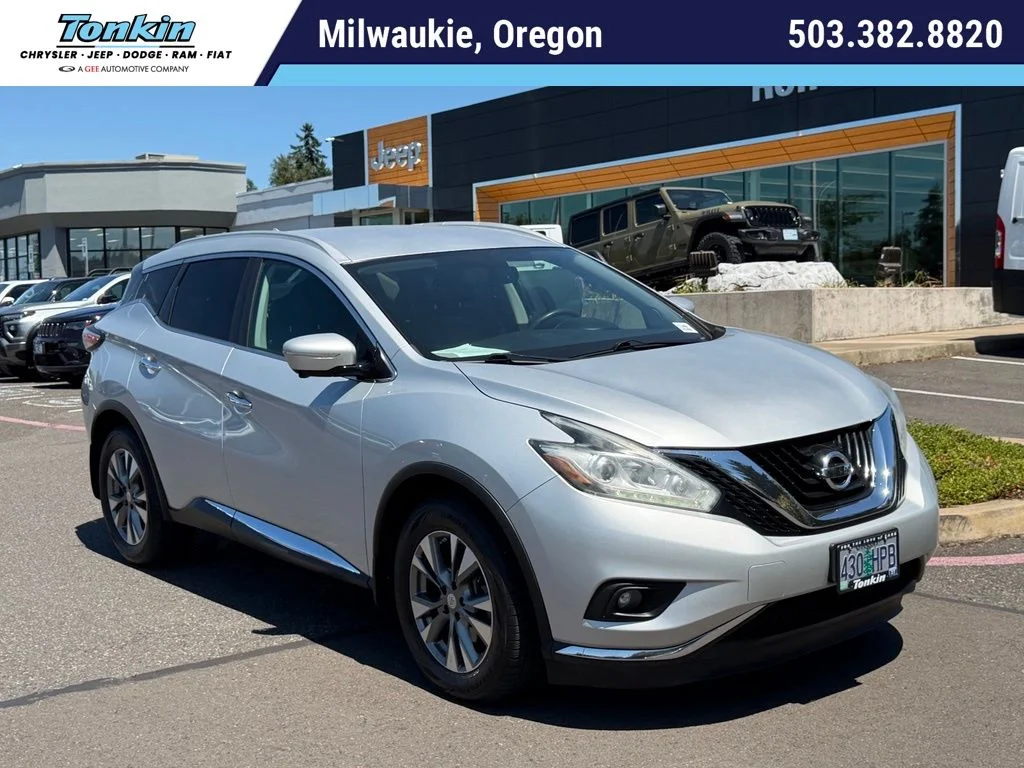 Used 2015 Silver Nissan SL image 1