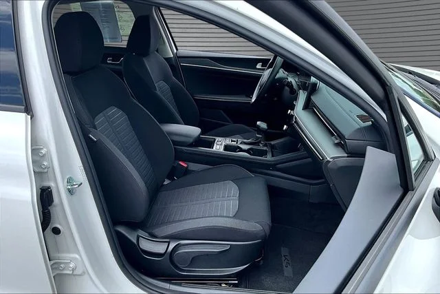 Certified Used 2025 White Kia LXS image 27