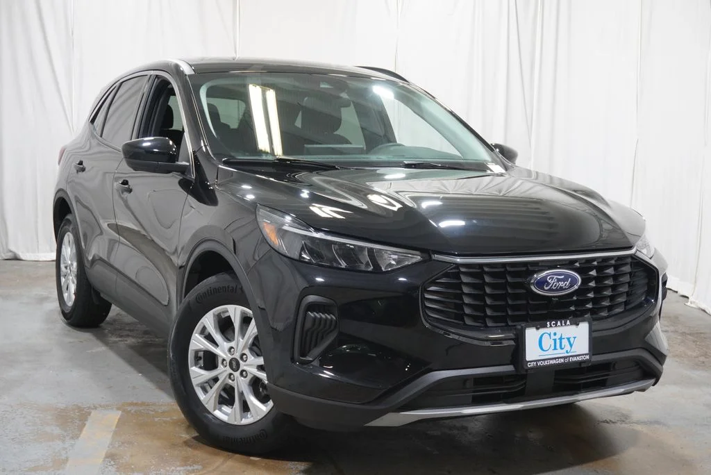 Used 2023 Black Ford Active image 4