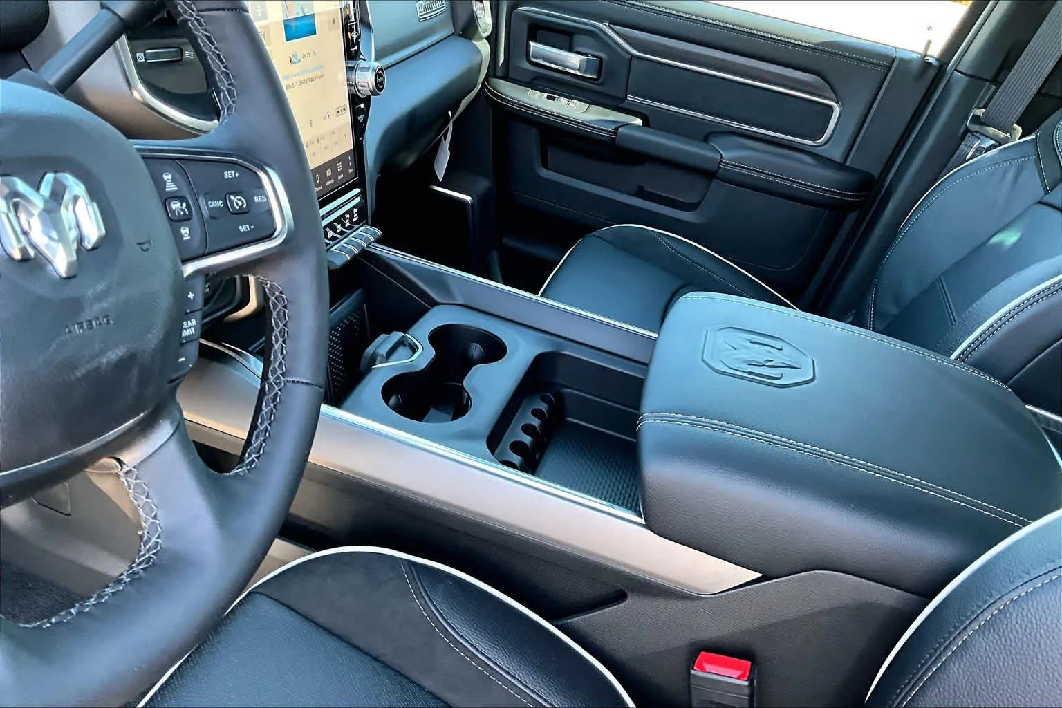 New 2026 Granite Crystal Metallic Clear-Coat Exterior Paint RAM Laramie image 7