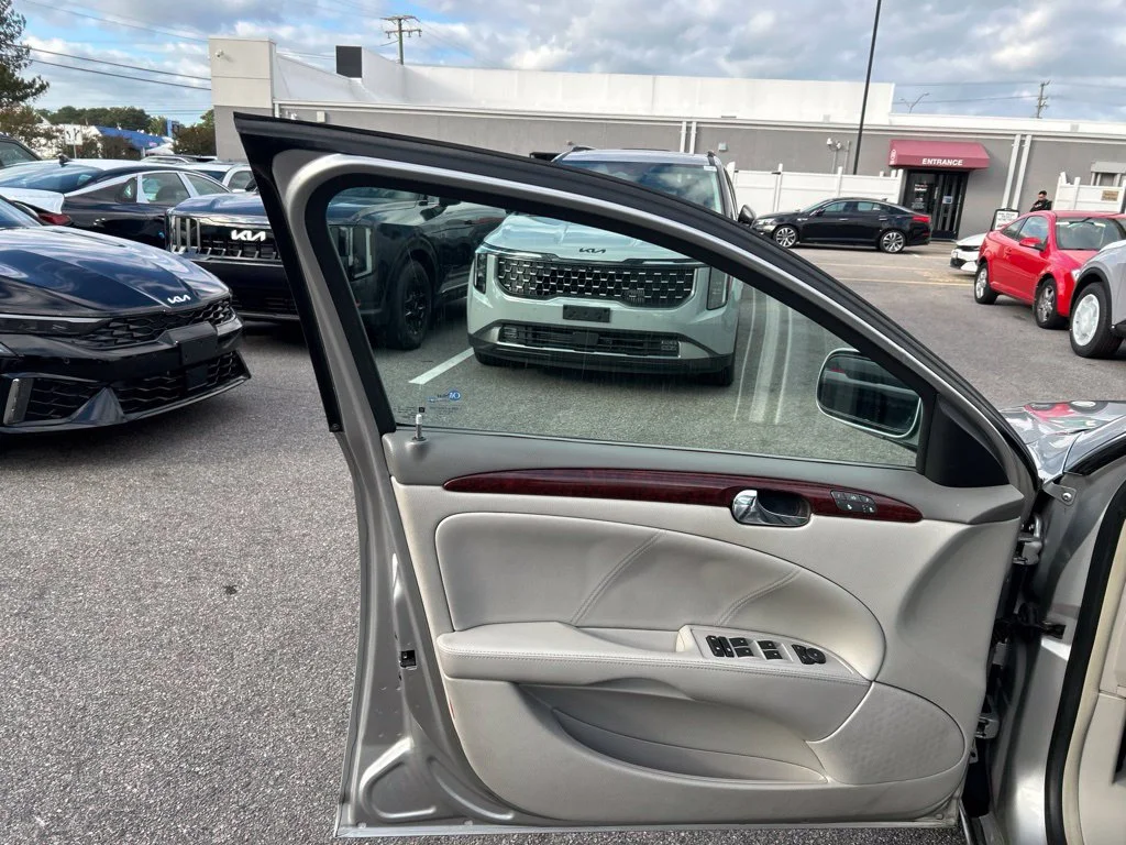 Used 2007 Silver Buick CXL image 11