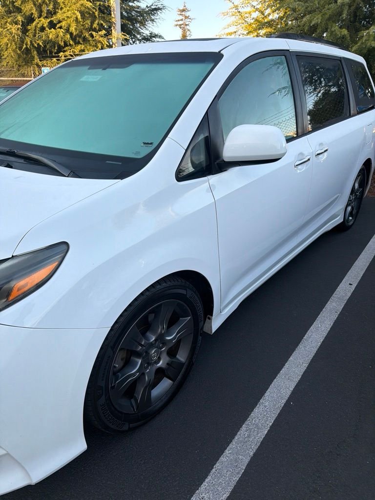 Used 2015 Super White Toyota SE Premium image 2