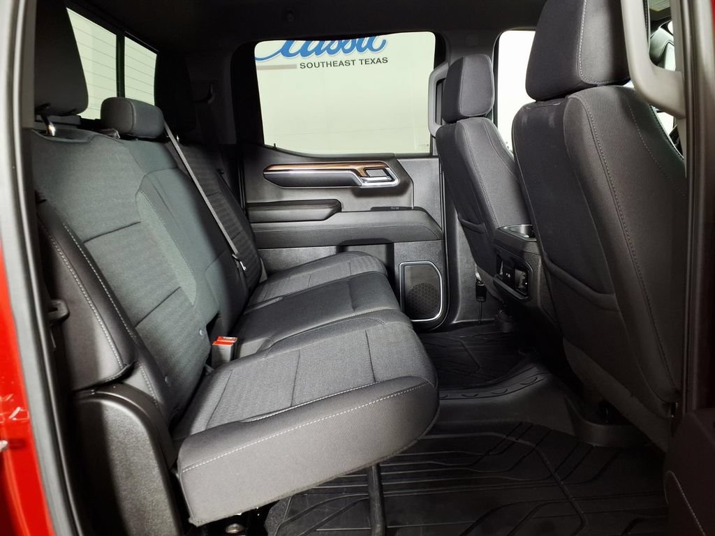 Used 2023 RADIANT RED TINTCOAT Chevrolet LT image 10