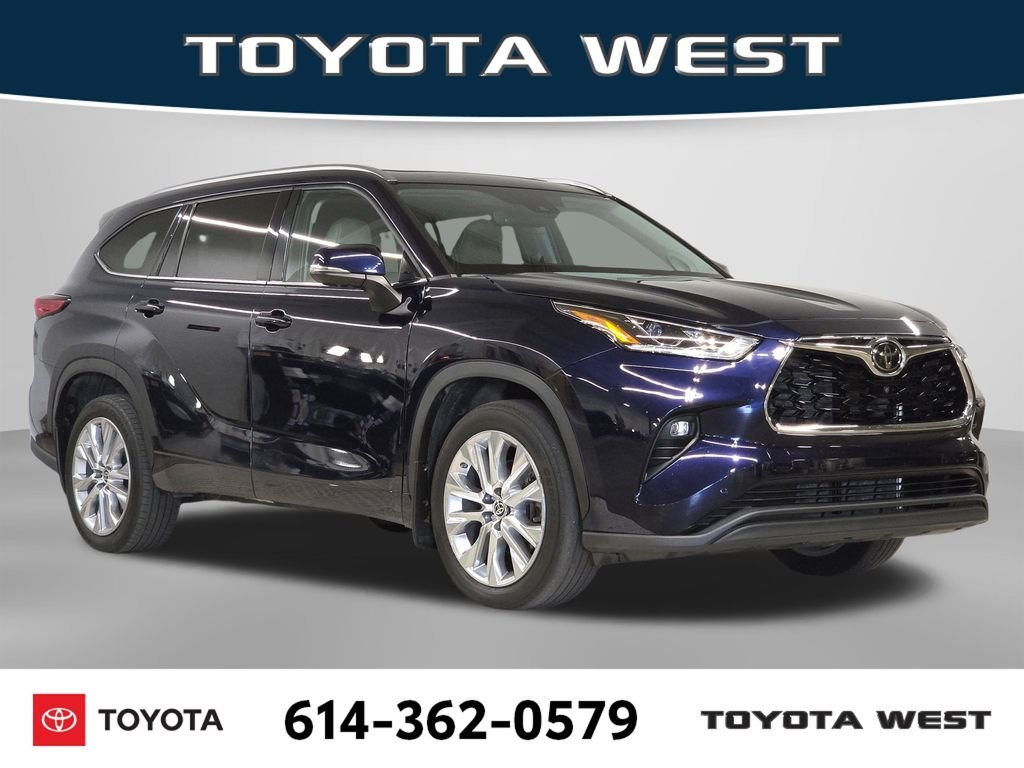 Used 2021  Toyota Limited image 3