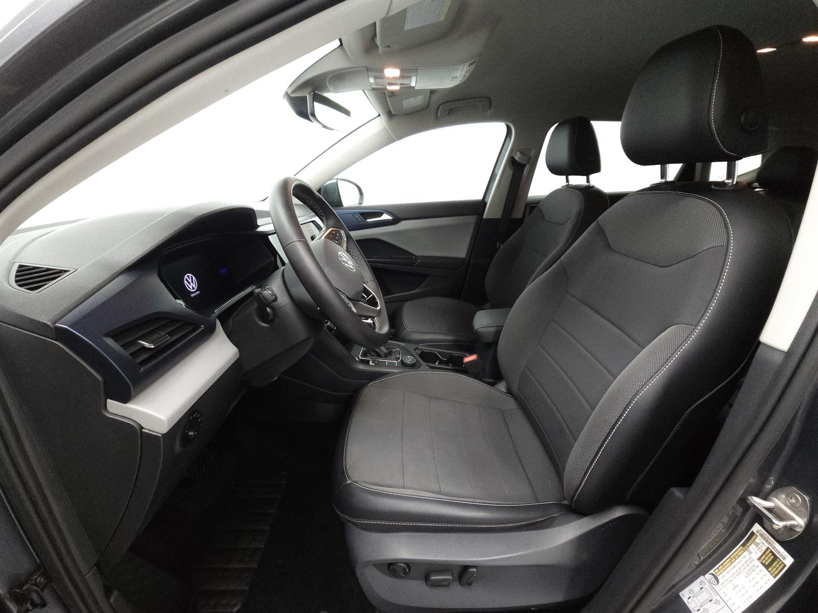 Used 2022 Gray Volkswagen 1.5T SE image 4