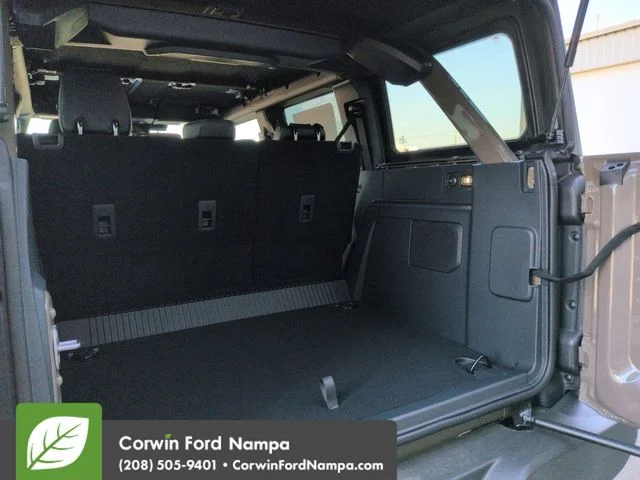 New 2026 Gray Ford Outer Banks image 28