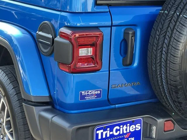 Used 2025 Blue Jeep Sahara image 5