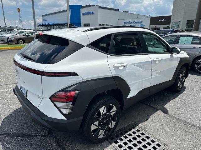 Used 2024 White Hyundai SEL image 2