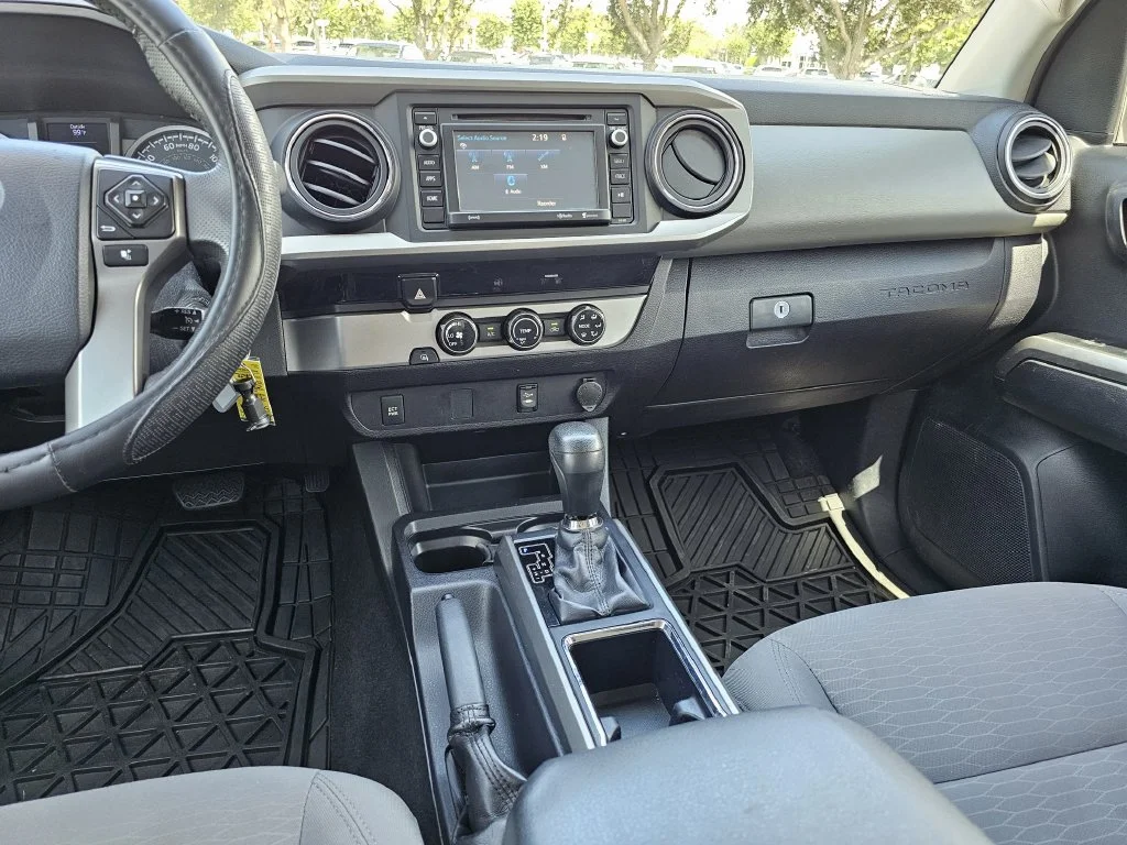 Used 2017 White Toyota SR5 image 12
