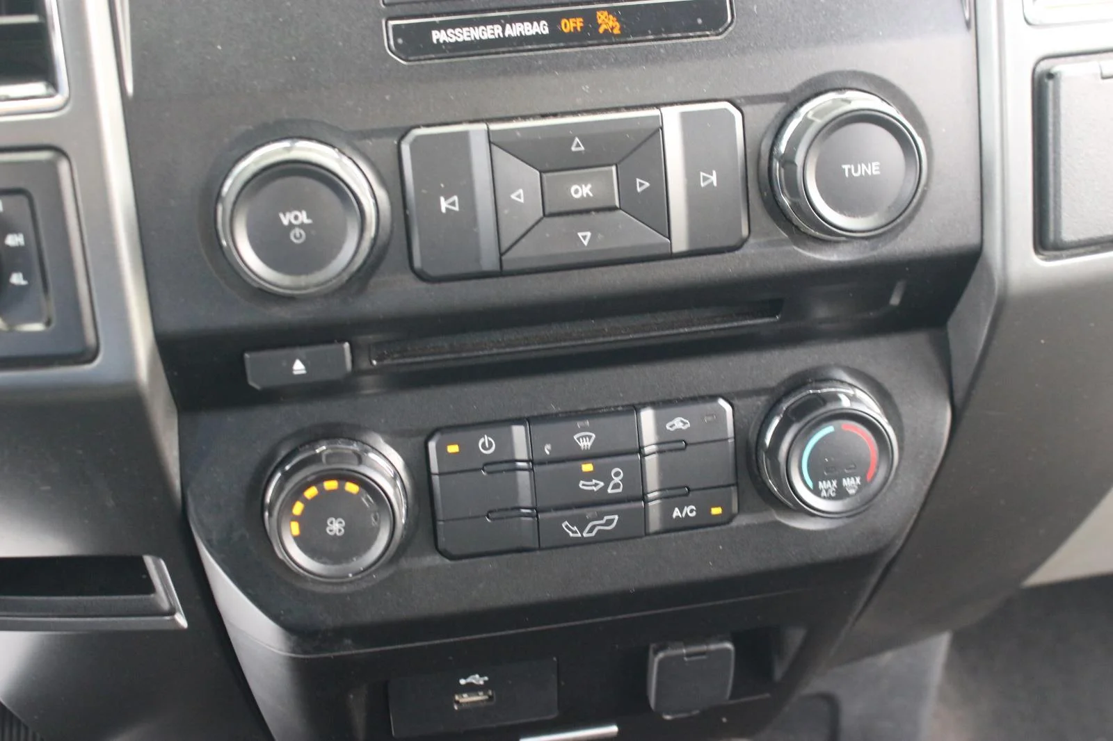 Used 2018 Grey Ford XL image 24