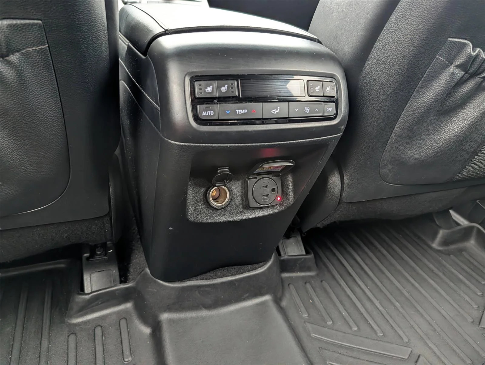 Used 2020 Lagoon Silver Hyundai Limited image 29