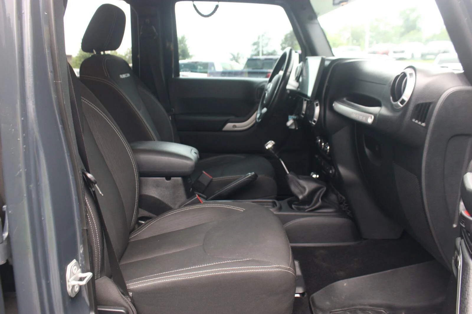 Used 2016 Black Jeep Rubicon image 32