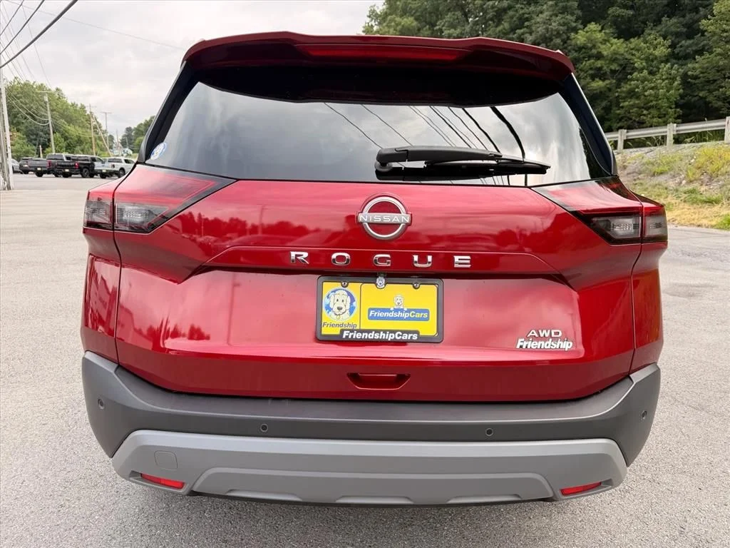 Used 2023 Red Nissan S image 11