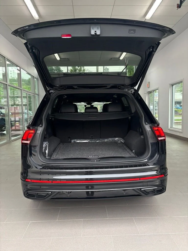Used 2024 Black Volkswagen 2.0T SE R-Line Black image 26