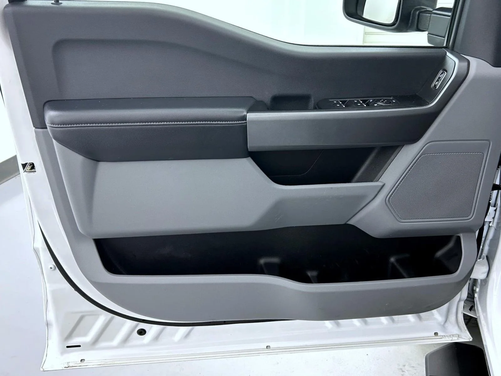 Used 2025 White Ford XLT image 9