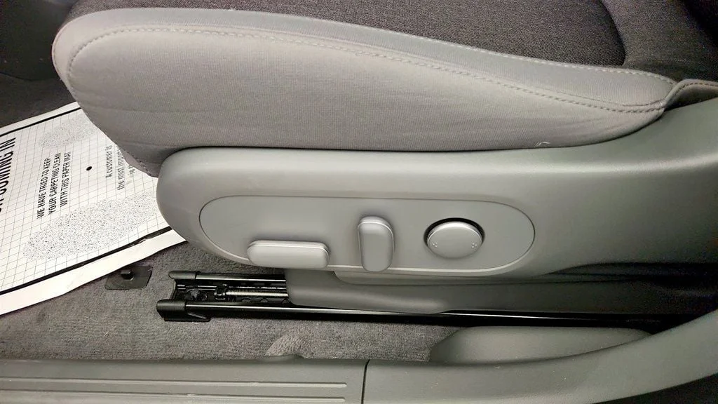 Used 2024 Digital Teal Hyundai SEL RWD image 11