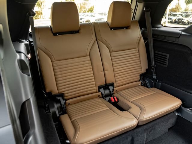 New 2026 Charente Grey Land Rover Dynamic SE image 32
