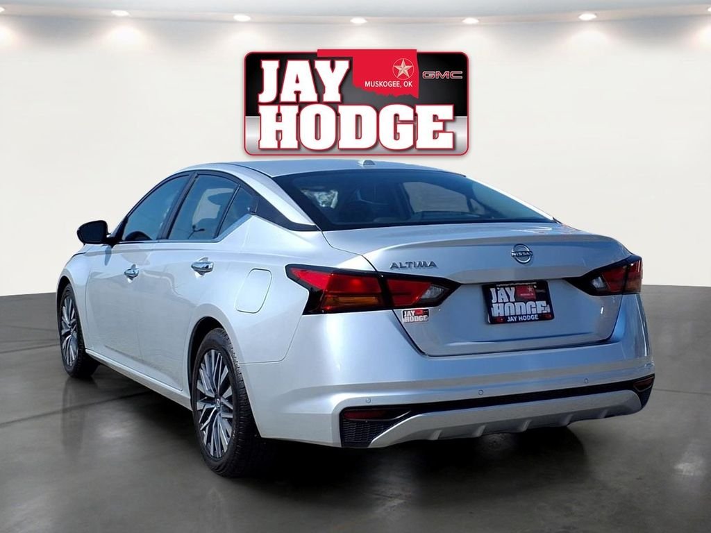 Used 2025 Silver Nissan 2.5 SV image 7