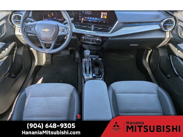 Used 2025 White Chevrolet LT image 14