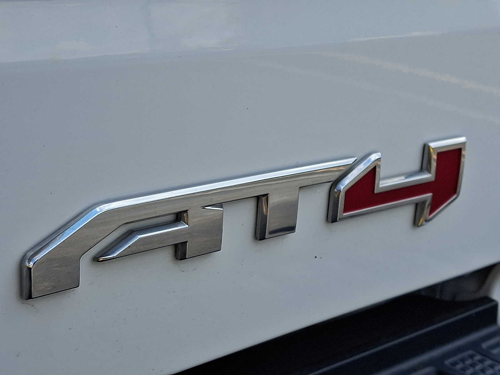 Used 2022 Summit White GMC AT4 image 32