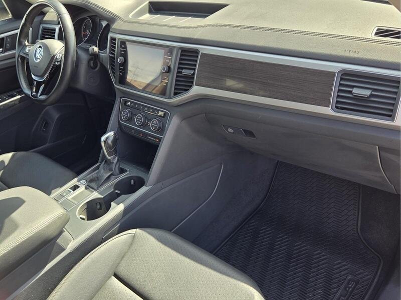 Used 2019 Reflex Silver Metallic Volkswagen 3.6L V6 SE W/TECHNOLOGY FWD image 21