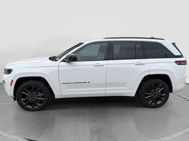 New 2026 Bright White Clear-Coat Exterior Paint Jeep Limited Reserve image 7