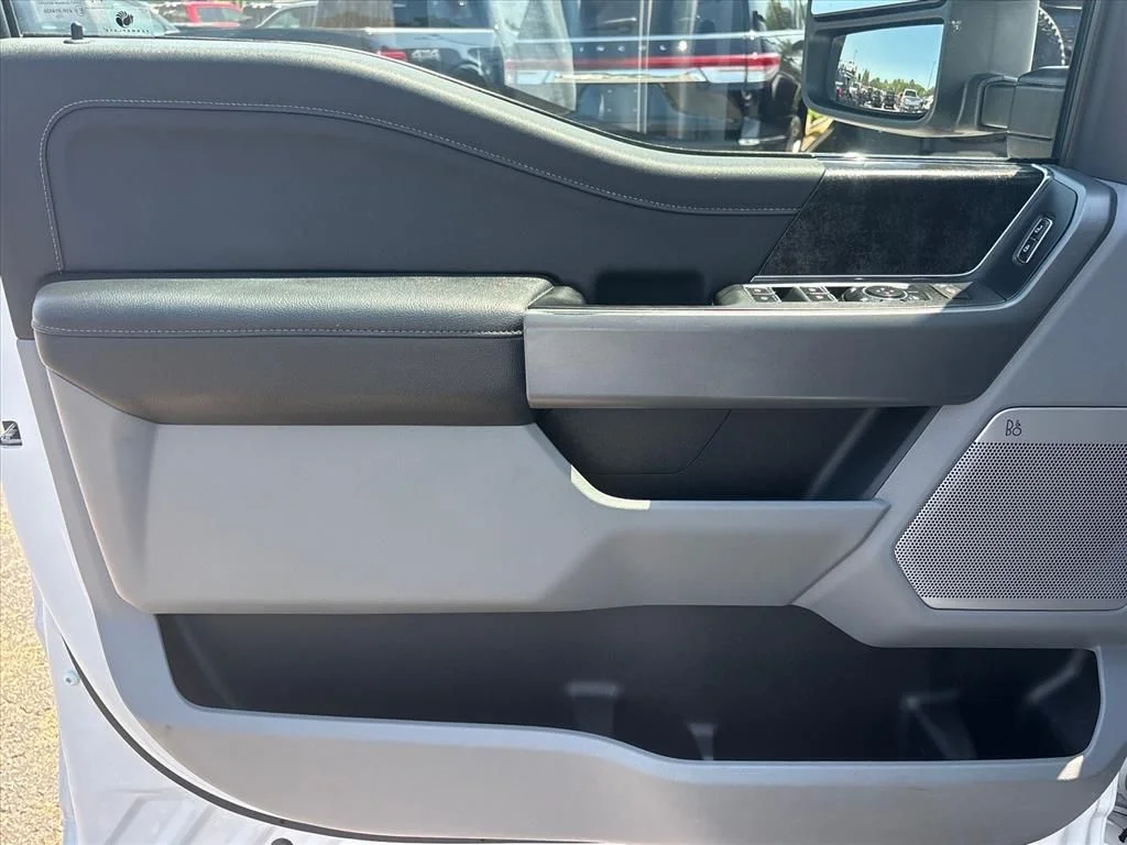Used 2023 Oxford White Ford XLT image 25