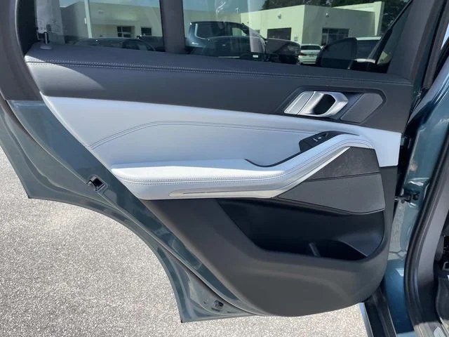 Used 2025 Blue BMW sDrive40i image 11