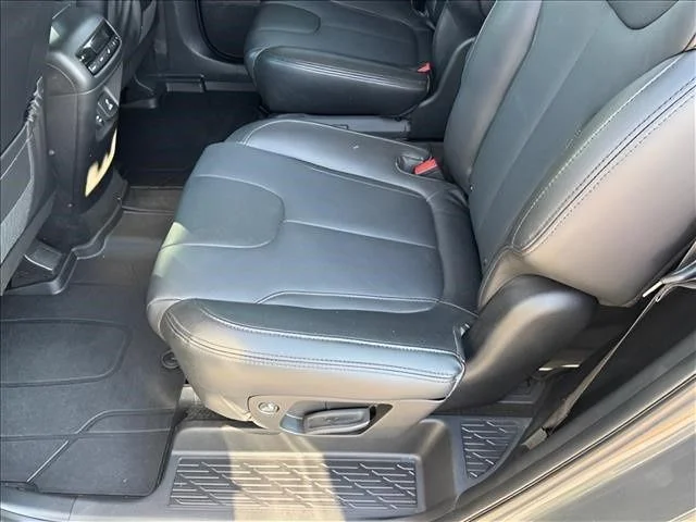 Used 2022 Gray Hyundai SEL image 9