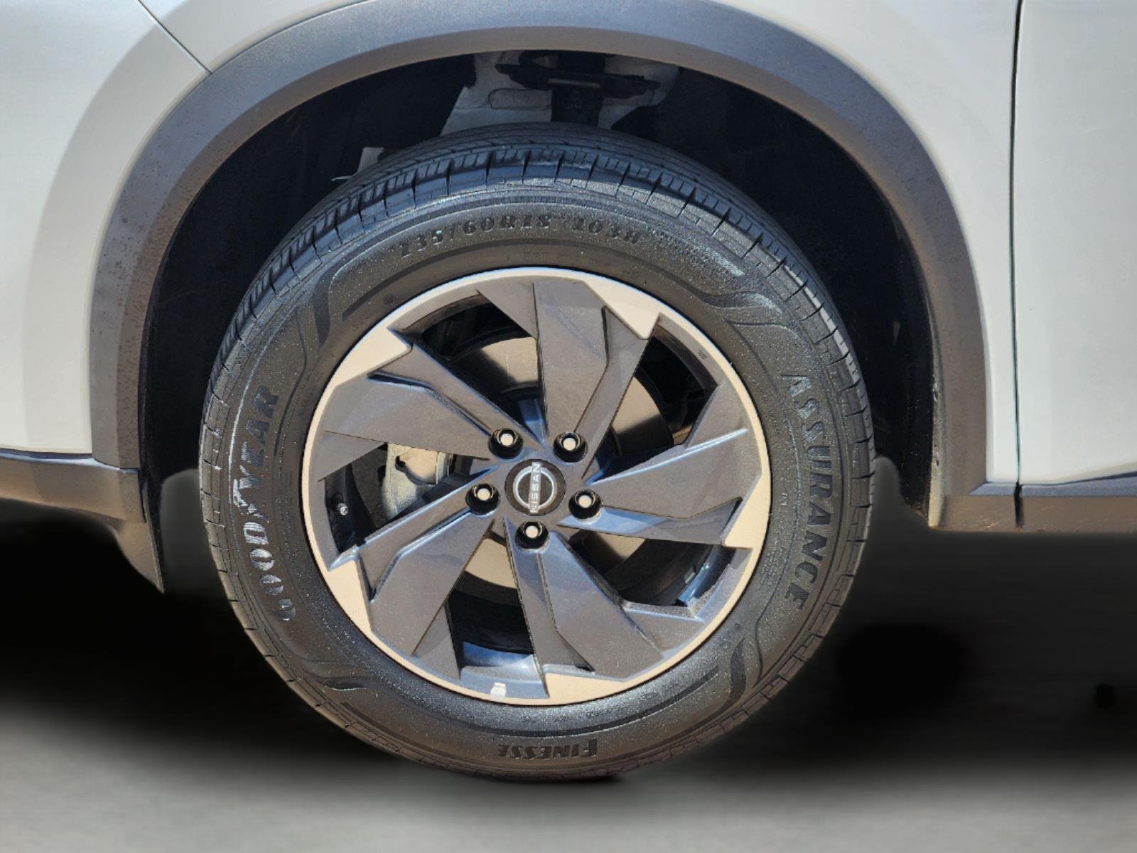 Used 2025 Everest White Pearl Nissan SV image 9