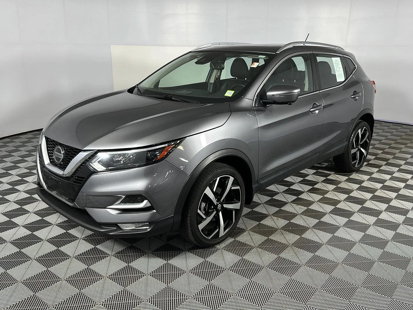 Used 2022 Gun Metallic Nissan SL image 13