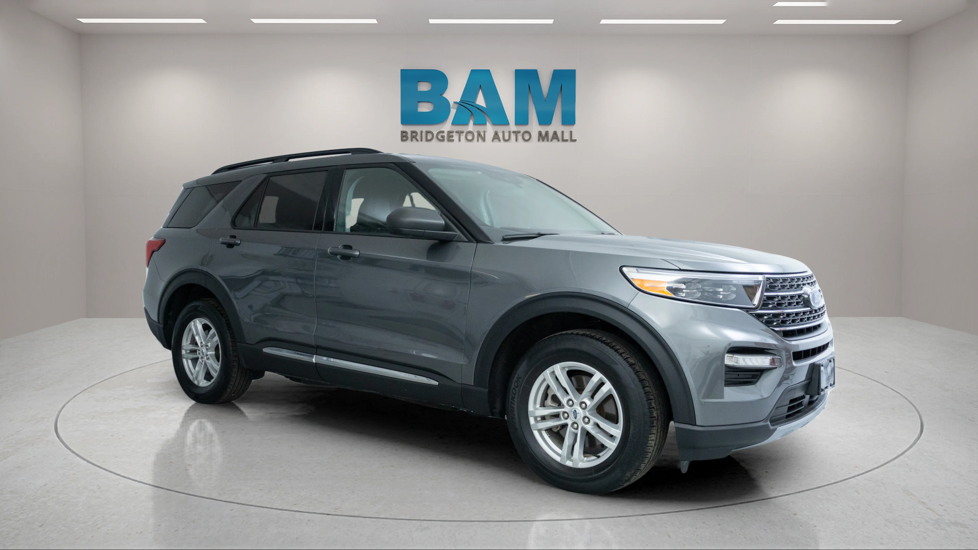 Used 2023  Ford XLT image 1